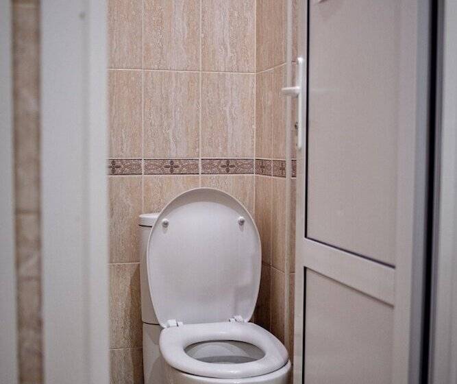 اتاق خانوادگی با سرویس بهداشتی مشترک, Nice Hostel 33