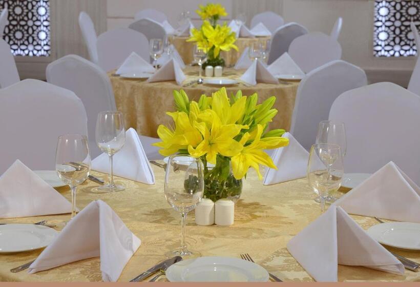 Люкс Повышенной Комфортности, Fortune Inn Promenade, Vadodara   Member Itc S Hotel Group