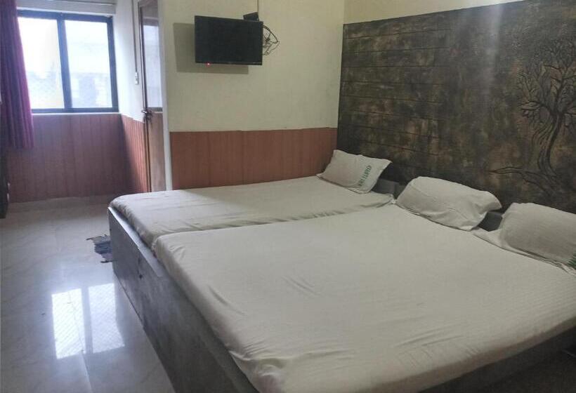 스탠다드 트리플 룸, Avanti Inn