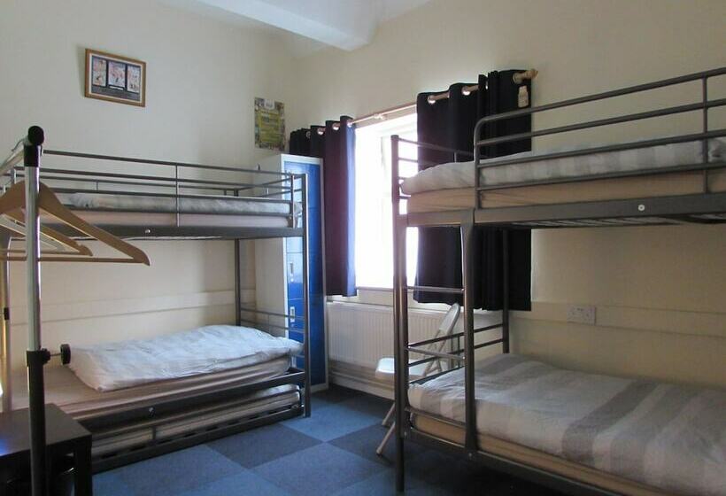 共用房间的床, Hull Trinity Backpackers
