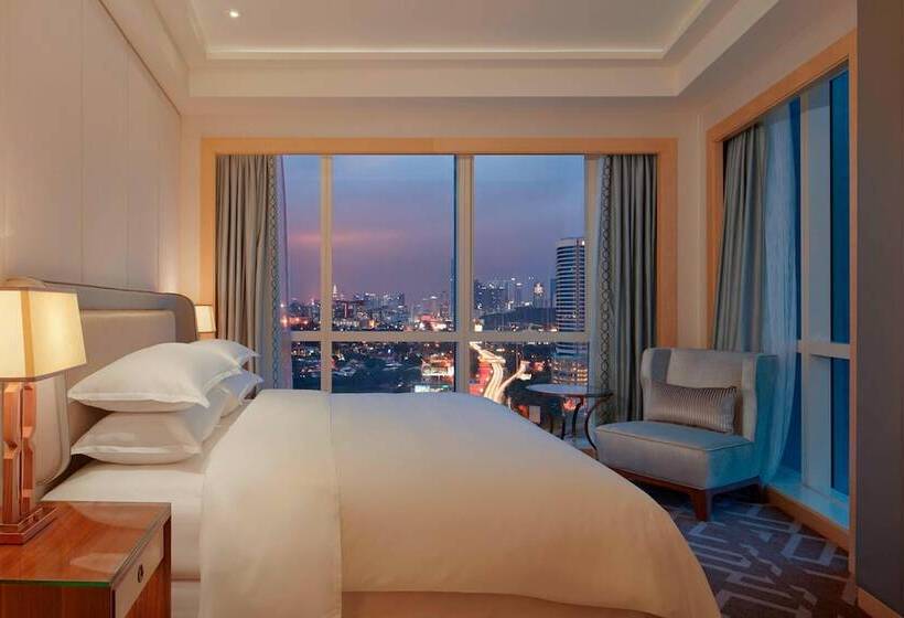 Люкс Клуб, Sheraton Petaling Jaya