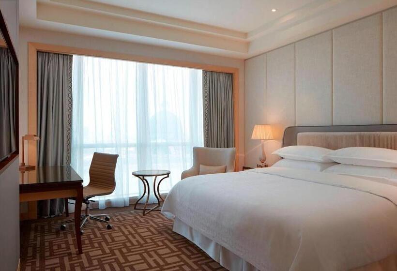Номер Deluxe Кровать Кинг Вид на Город, Sheraton Petaling Jaya