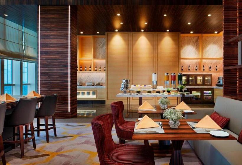 Номер Клуб Кровать Кинг, Sheraton Petaling Jaya