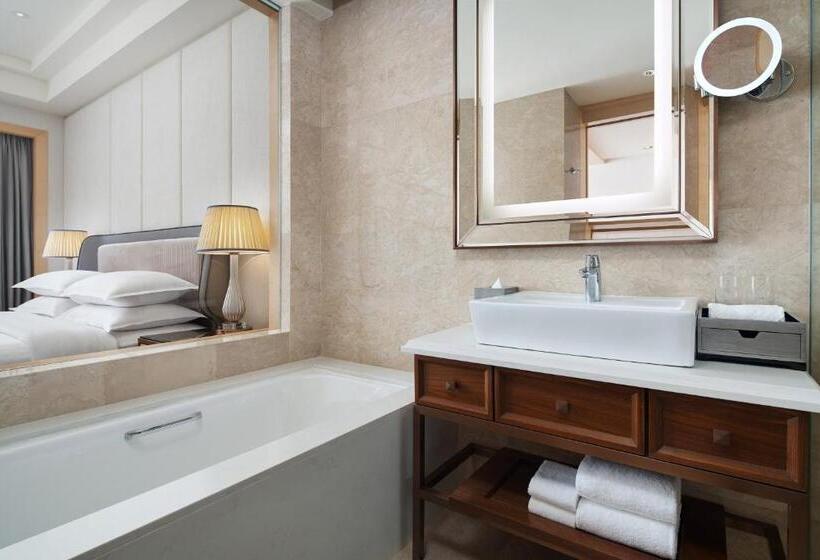 Номер Клуб Кровать Кинг, Sheraton Petaling Jaya