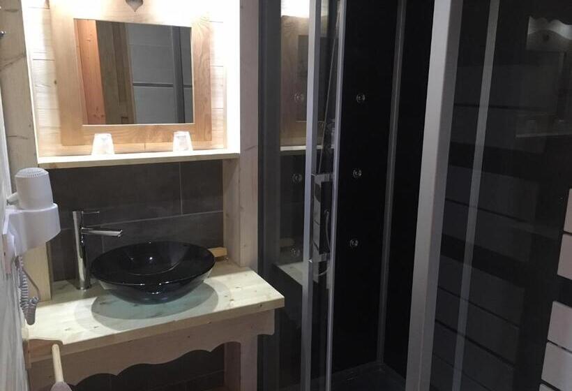 اتاق استاندارد سه نفره, Chalet L'aiglon