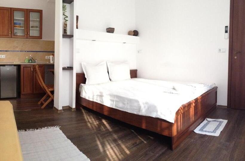 スタンダードスタジオ, Guest Rooms Boutique Varna