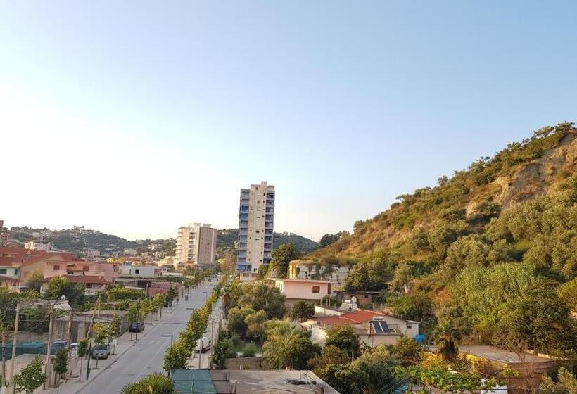 اتاق خانوادگی با چشم‌انداز کوه, Hc Hotel & Suites