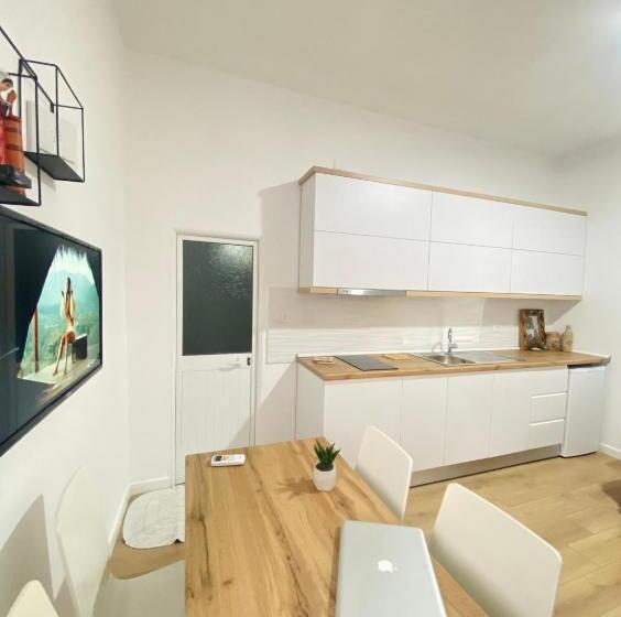 سوییت خانوادگی, Hc Hotel & Suites