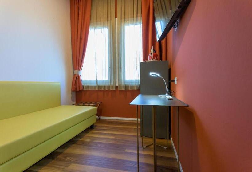 اتاق لوکس با چشم‌انداز دریاچه, Paradiso Conca D Oro