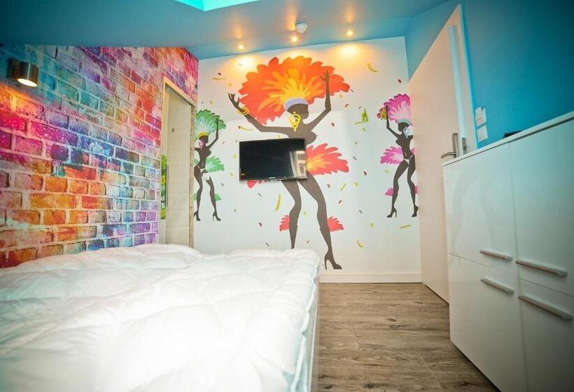 اتاق استاندارد یک نفره, World Hostel   Old Town