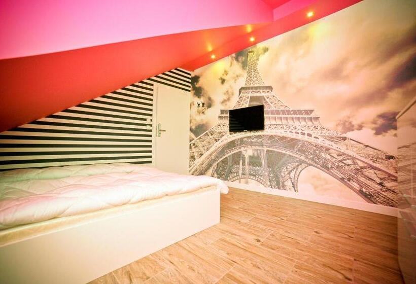 اتاق استاندارد, World Hostel   Old Town