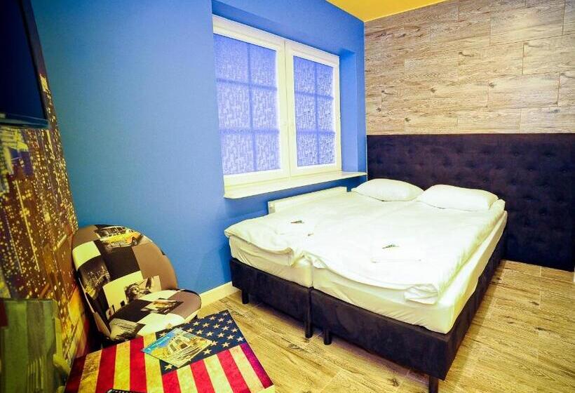 اتاق استاندارد چهار تخته, World Hostel   Old Town