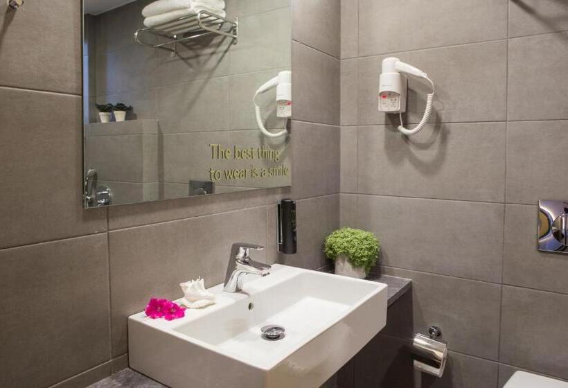 استودیوی سوپریور, Sundance Apartments & Suites