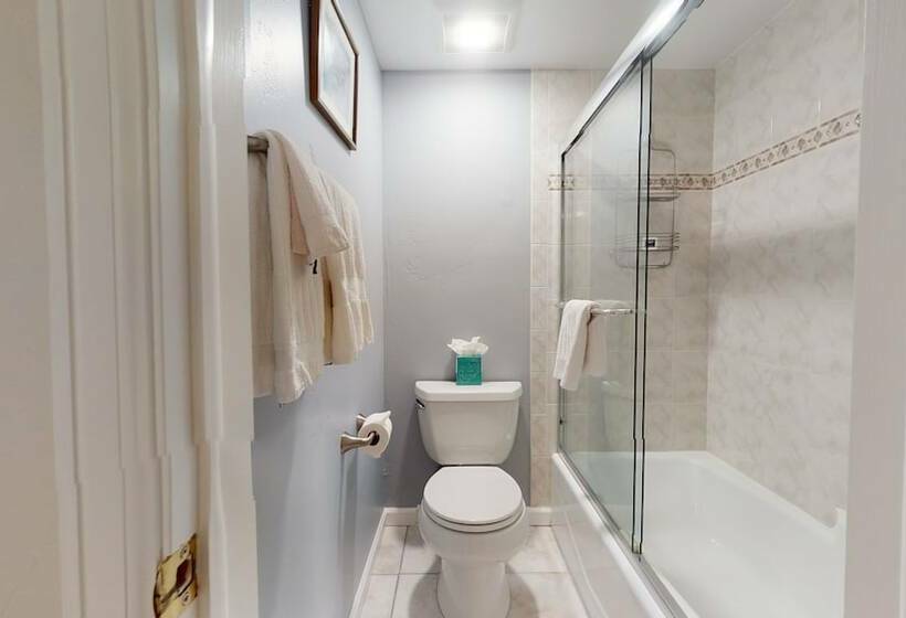 침실 2개 아파트, Christiania Condominiums  Coraltree Residence Collection