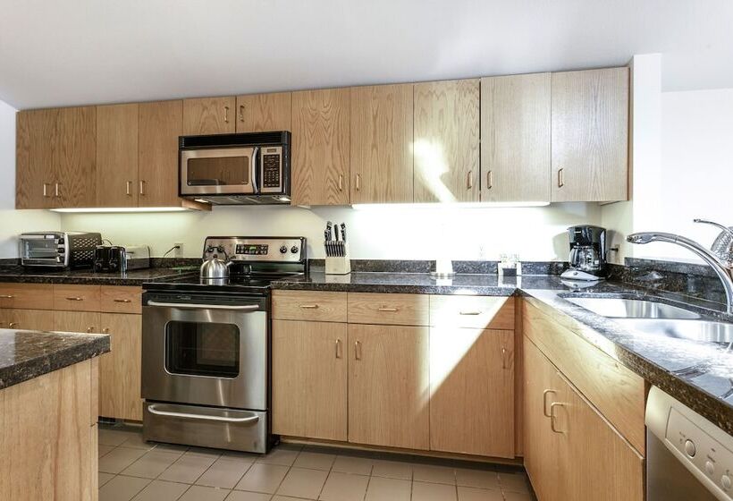 침실 4개 아파트, Christiania Condominiums  Coraltree Residence Collection
