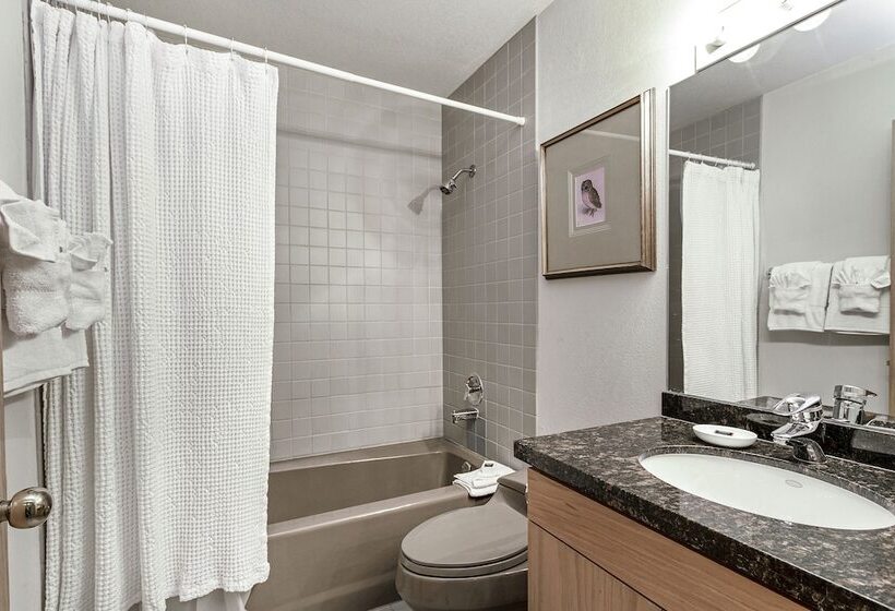침실 4개 아파트, Christiania Condominiums  Coraltree Residence Collection