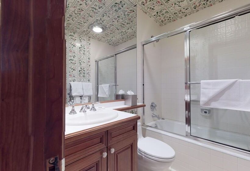 침실 2개 아파트, Christiania Condominiums  Coraltree Residence Collection
