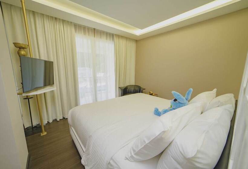 프리미엄 룸 풀장 전망, Dash Resort Langkawi