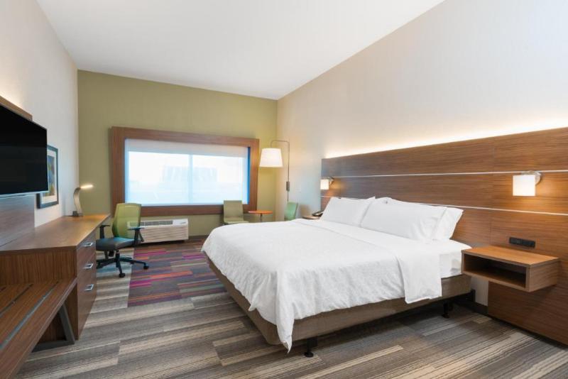 带大床的套房, Holiday Inn Express & Suites Lake Havasu   London Bridge, An Ihg