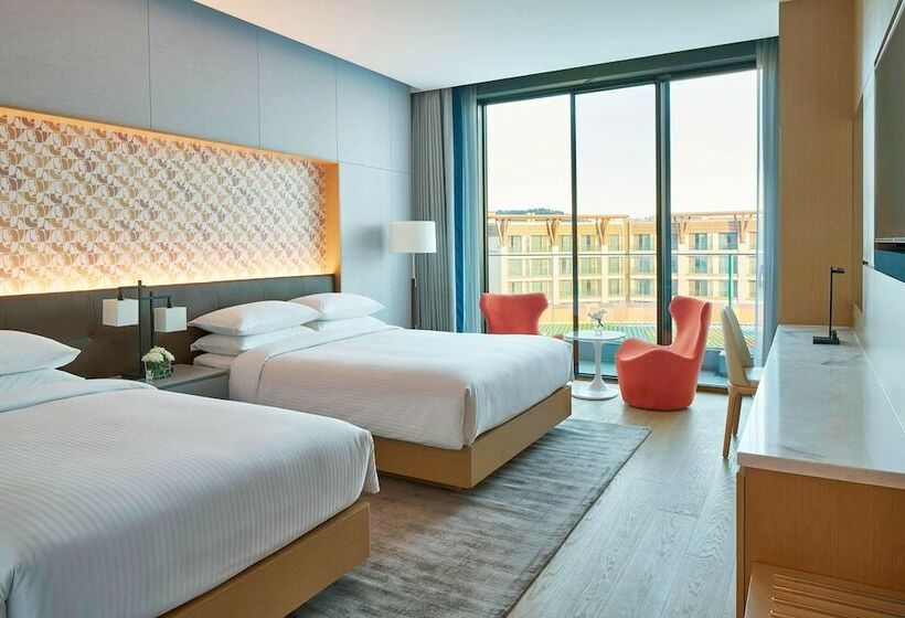 Номер Premium с Балконом, Marriott Jeju Shinhwa World