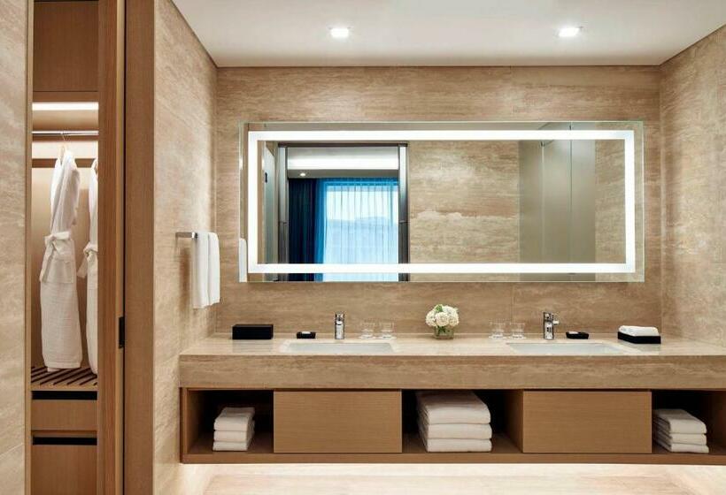 Люкс Deluxe Кровать Кинг, Marriott Jeju Shinhwa World