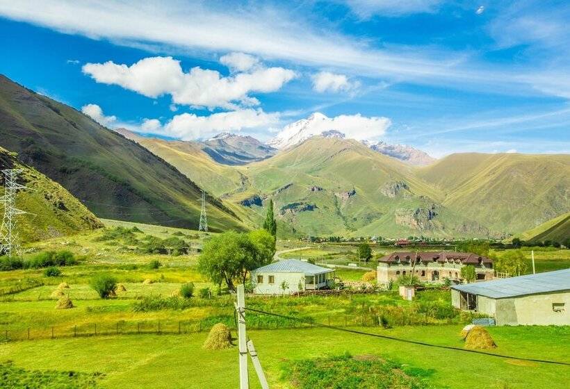 סוויטה משפחתית, Sno Inn Kazbegi