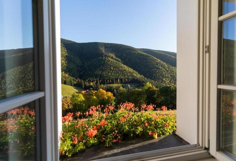 اتاق خانوادگی با چشم‌انداز کوه, Pension Slunečnice & Panorama Restaurace Farma