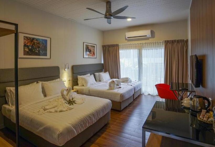 اتاق لوکس چهار تخته, Aman Tioman Beach Resort