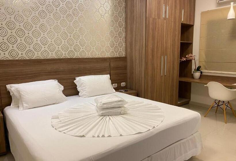 스위트 킹사이즈 침대, Aquarius Hotel Aquarius