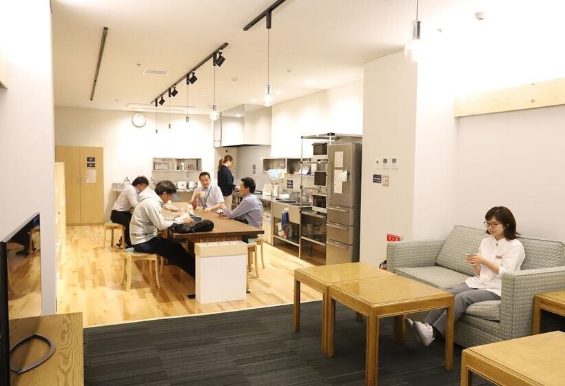 스탠다드 트리픔 룸 공동욕실, Hostel Tomar
