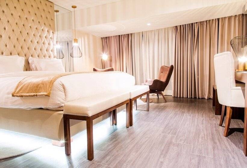 디럭스 룸, Grand Plaza Hotel Nampula