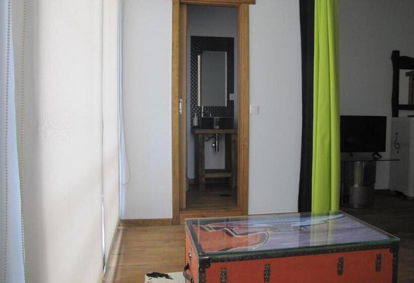 Deluxe Room, Modern & Recycled Guest House