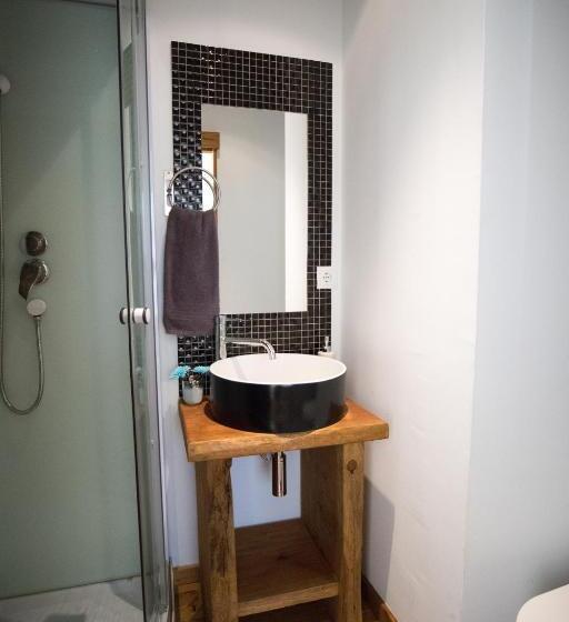 Deluxe Room, Modern & Recycled Guest House