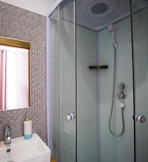 Номер Стандарт Боковой Вид на Море, Modern & Recycled Guest House