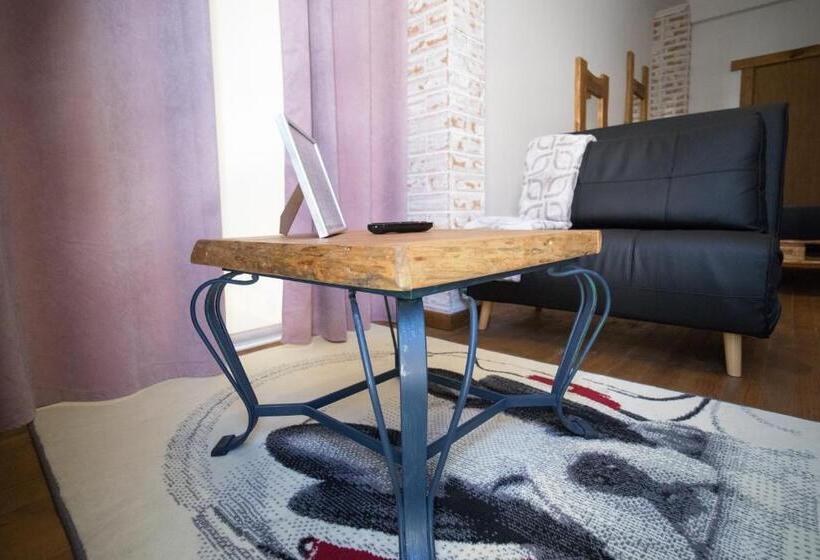 Номер Стандарт Боковой Вид на Море, Modern & Recycled Guest House
