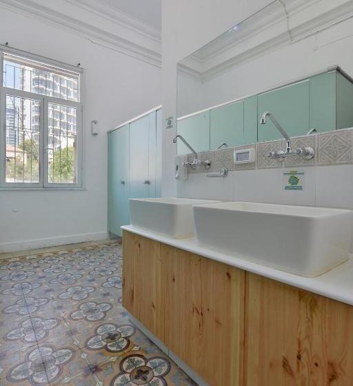 חדר סטנדרט לארבעה, Roger S Hostel Tel Aviv