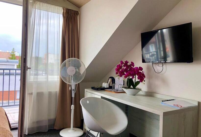 Quarto Deluxe com Sacada, Grand Petit Hotel Ex Shato Gesson
