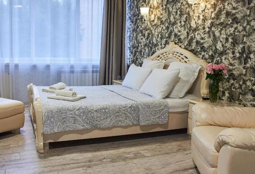 سوئیت با وان آب گرم, Royal