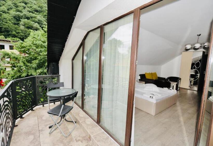 اتاق استاندارد سه نفره, Casa Golopența