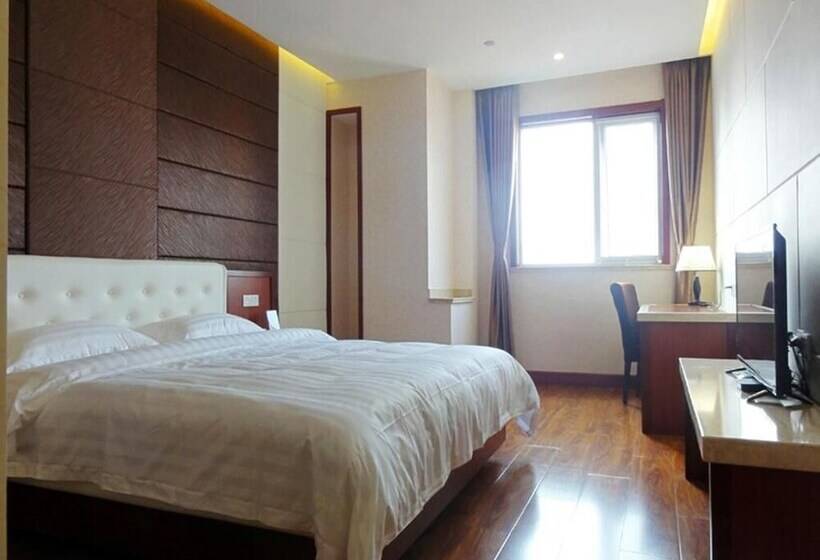 Номер Superior, Hua Qi Kaiserdom Hotel Zhongshan Road St Michael S Cathedral And Zhanqiao Pier Qingdao