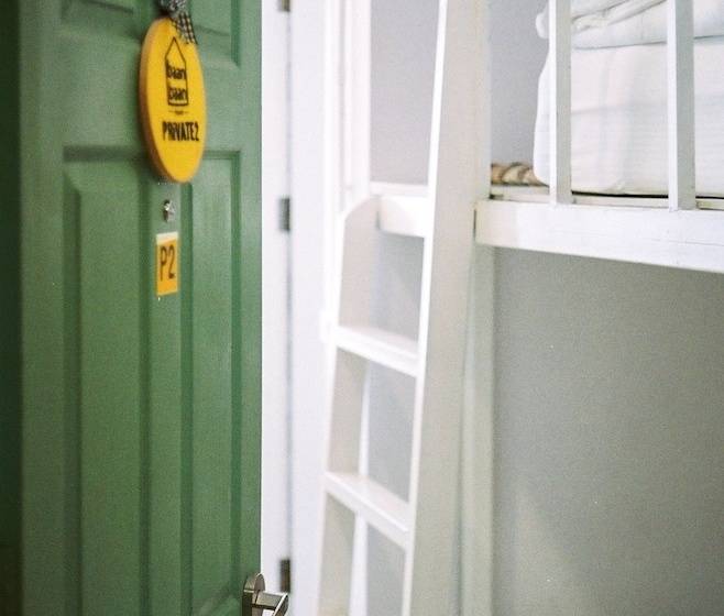Delüks Üç Kişilik Oda, Baan Baan Hostel