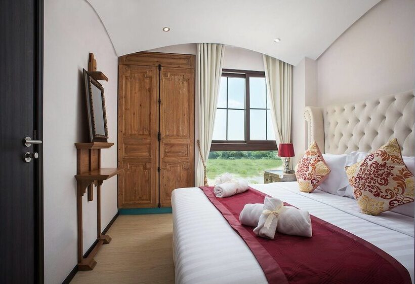 Номер Deluxe, The Symphony Suites Pattaya