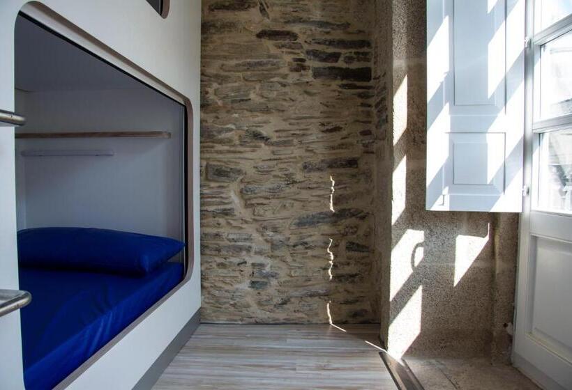 اتاق استاندارد یک نفره, Hostel Cross