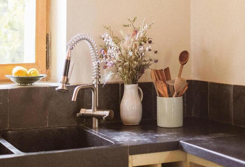 ３ベッドルームのスーペリアアパートメント, Le Galinier, Lourmarin, An Authentic Beaumier Guesthouse