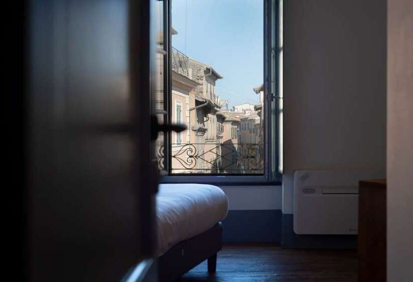 اتاق استاندارد, Tag Guest House