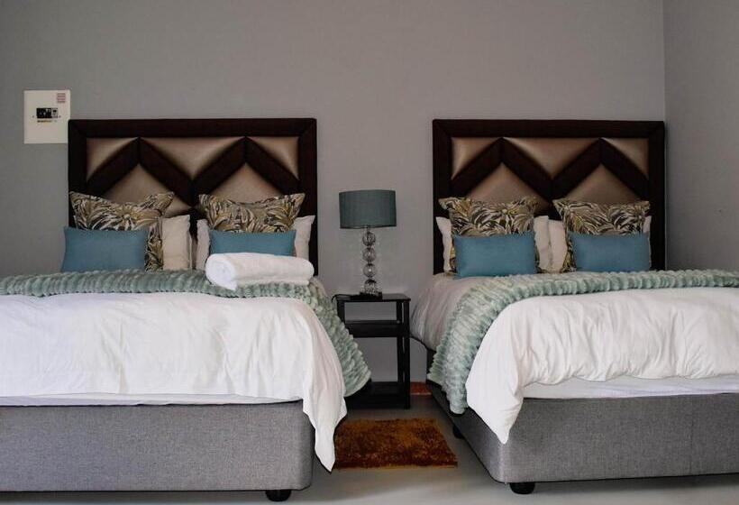 패밀리 룸, Serene Guest Manor