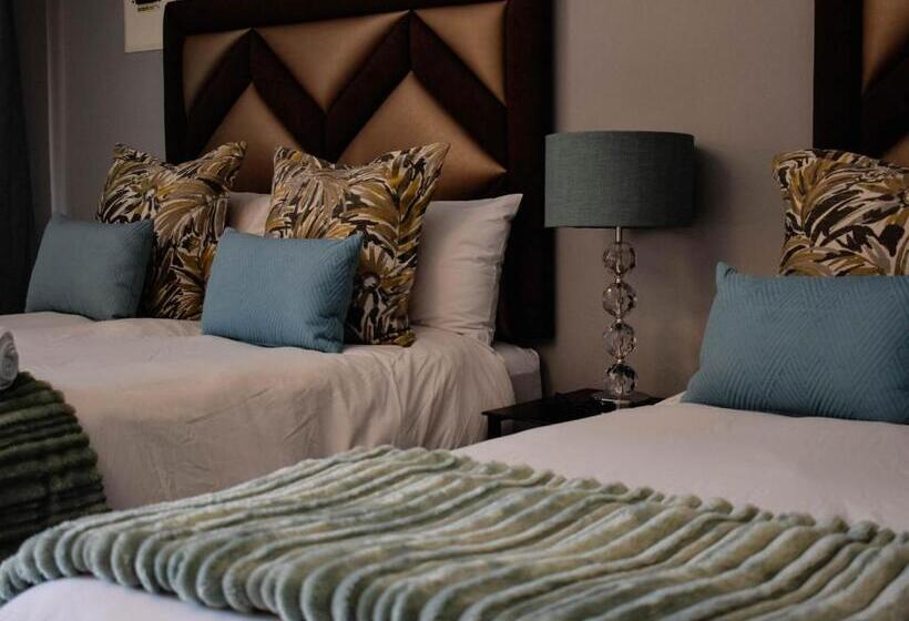 패밀리 룸, Serene Guest Manor