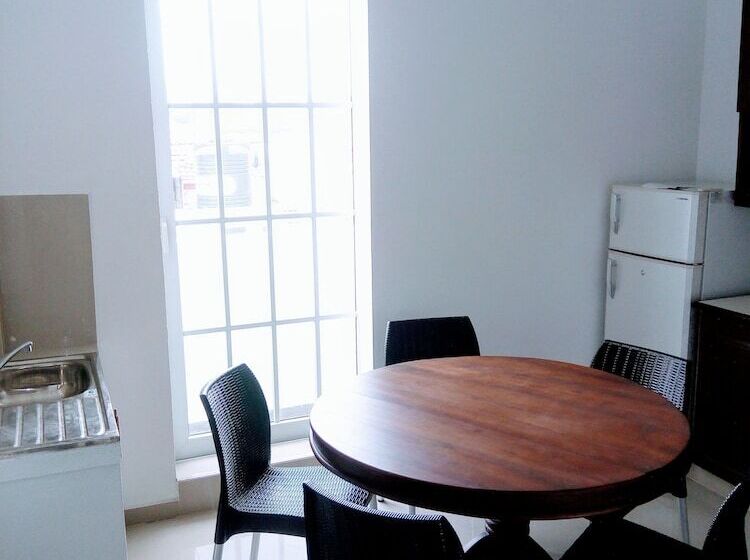 침실 3개 아파트, Queens Park Apartments