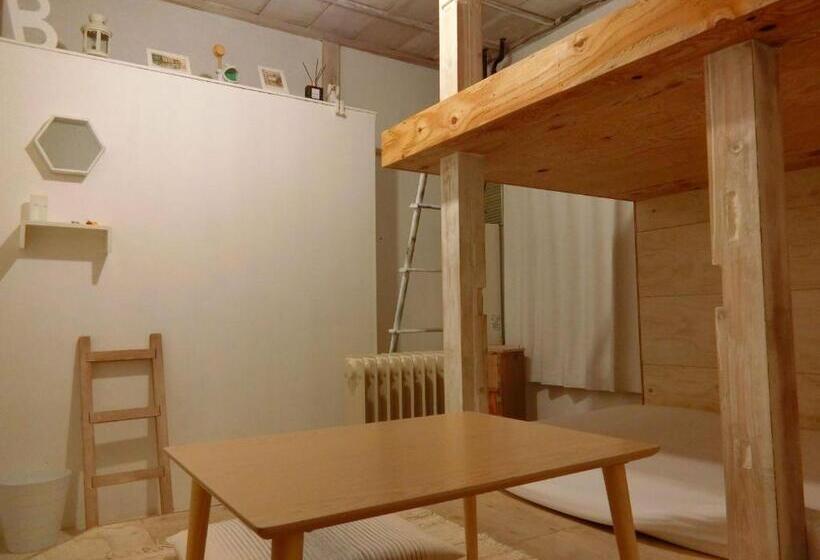 스탠다드 트리픔 룸 공동욕실, Guesthouse Futareno