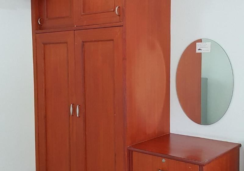 اتاق استاندارد, The Grand Apartment